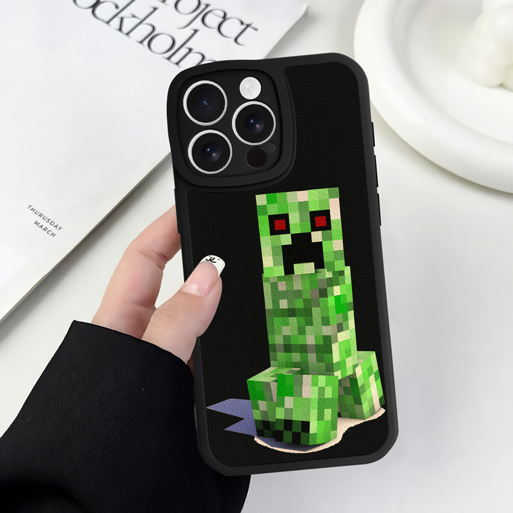 （画像用） マインクラフト ブロックの世界 Minecraft MC Block world 【iPhone 16シリーズ対応】シリコンスマホケース（レザー調） 材質：シリコン